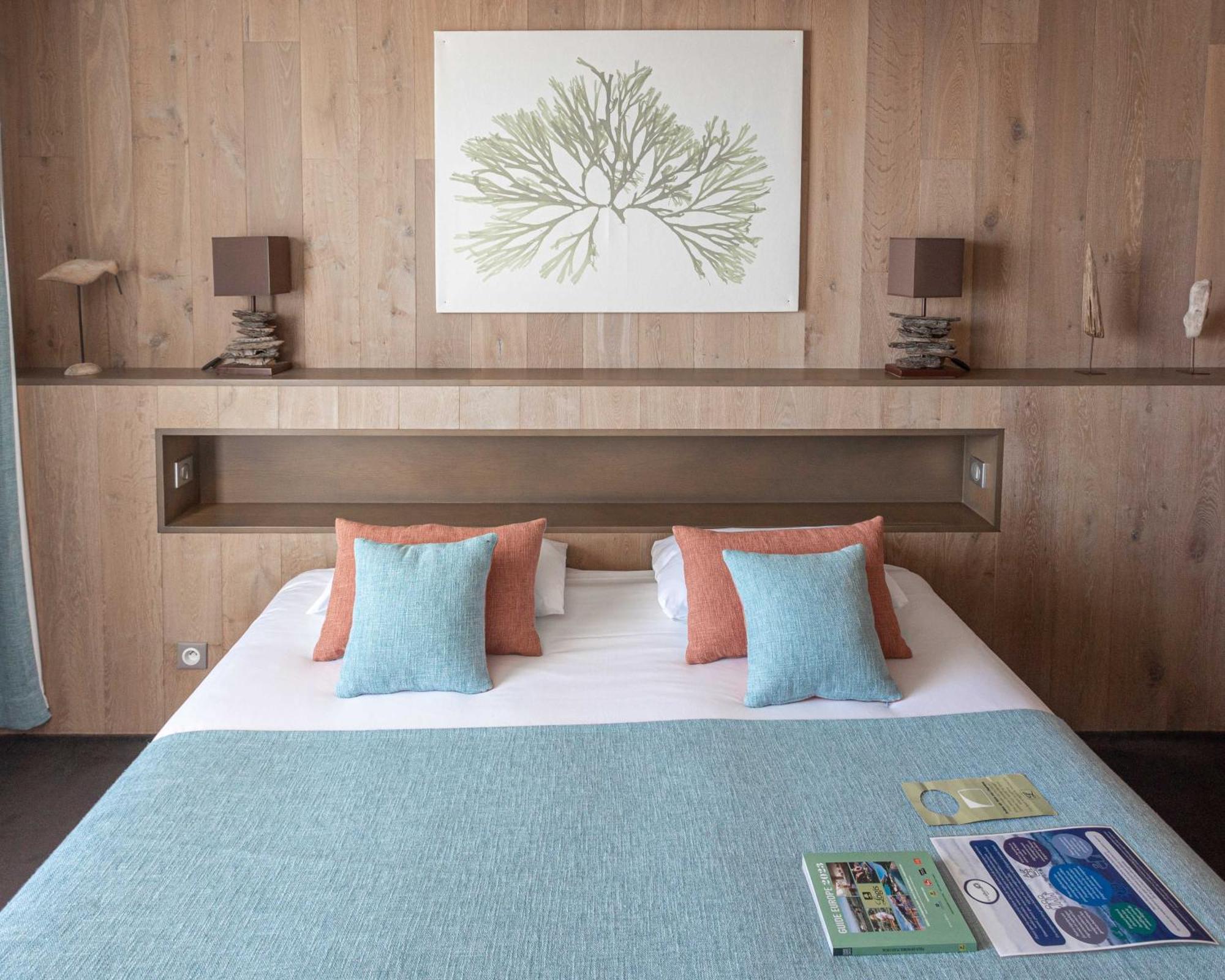 Logis Hotel Le Calluna Restaurant La Flottille Prefailles Bagian luar foto
