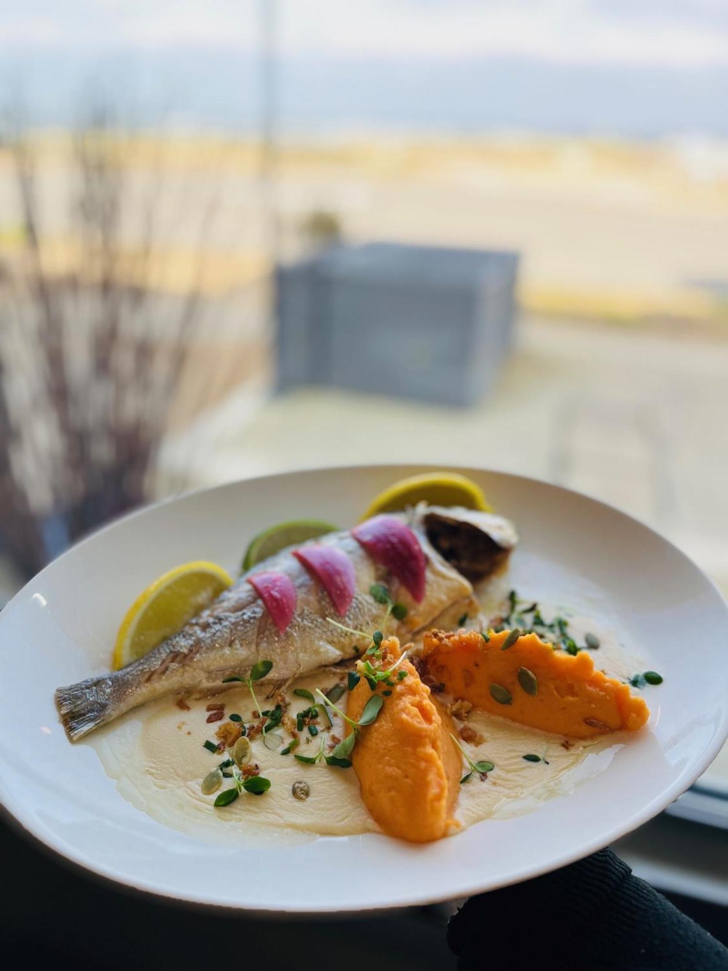 Logis Hotel Le Calluna Restaurant La Flottille Prefailles Bagian luar foto