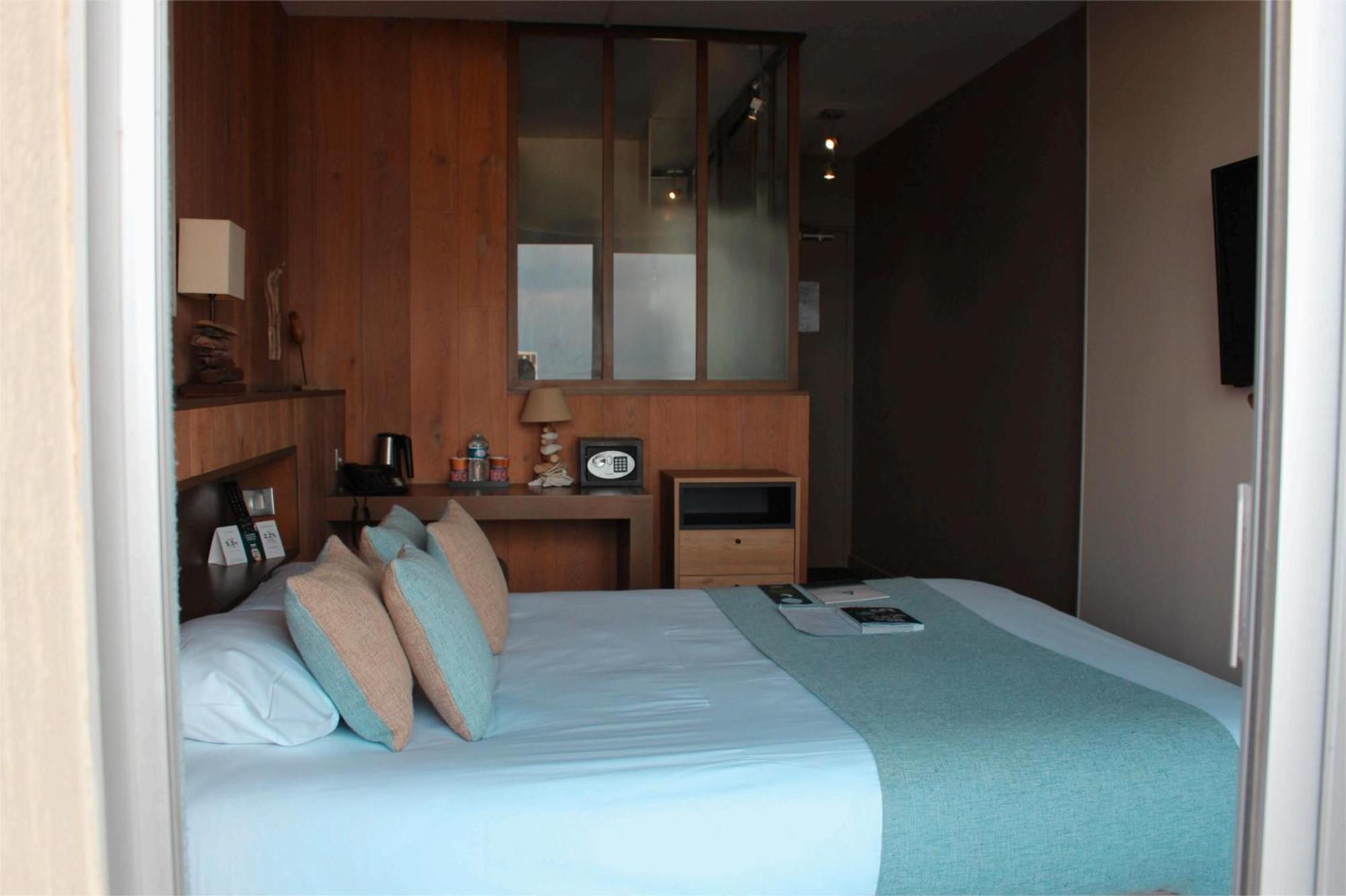 Logis Hotel Le Calluna Restaurant La Flottille Prefailles Bagian luar foto